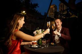 Paris : Dîner-croisière de 3 plats sur la Seine avec musique live