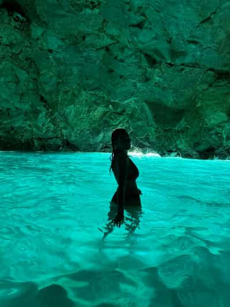 Vlora : baie de Grama et grottes de Karaburun, excursion de 8 heures en hors-bord