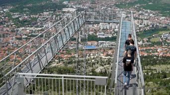 Pont de verre et tyrolienne Mostar