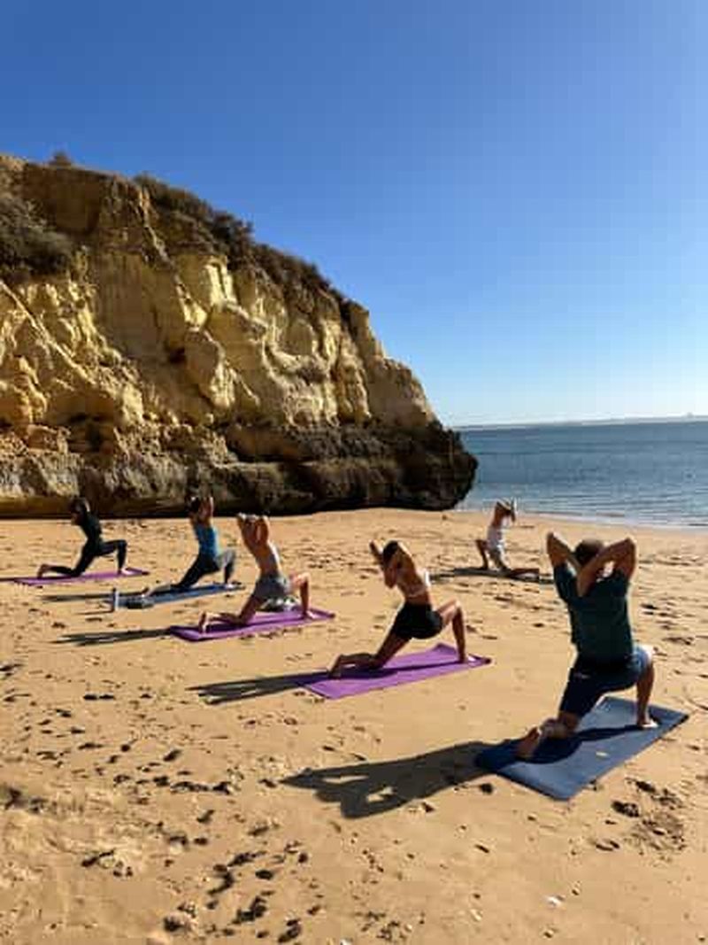 Lagos : Flow & Glow | Hatha Flow Yoga matinal sur la plage