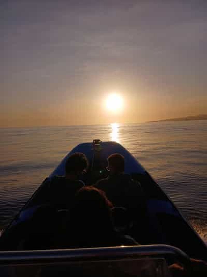 Vila Franca : Croisière au coucher du soleil avec vin et activités nautiques