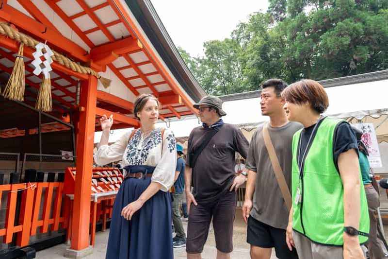 Visite guidée du sanctuaire de Fushimi Inari Taisha et spectacle de kagura