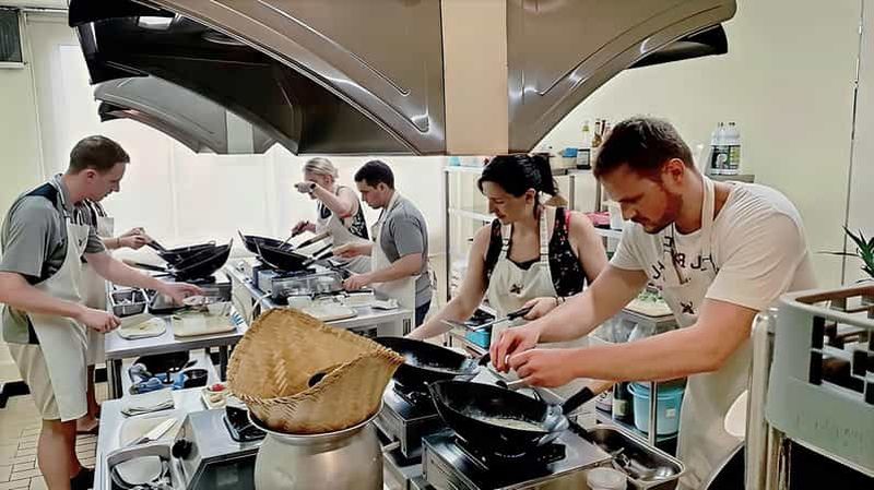 Bangkok : Cours de cuisine thaïlandaise Maliwan avec visite du marché