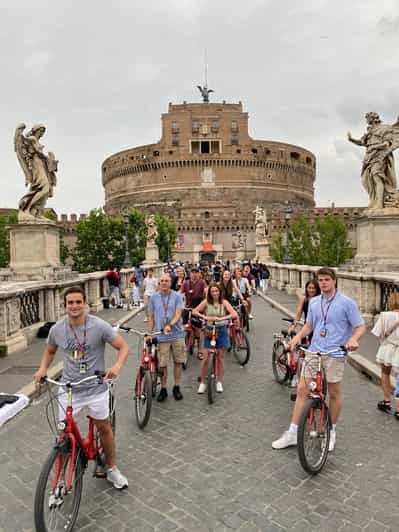 Trastevere de nuit : visite nocturne de Rome à vélo et dégustation de vin