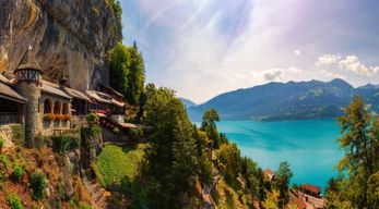 Depuis Interlaken : Grottes de Beatus, lac bleu et lac de Thoune