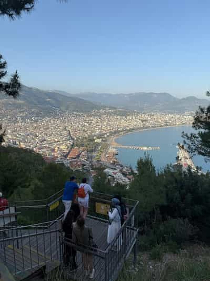 Visite de la ville d'Alanya, du château et tour en bateau avec arrêt baignade et visite du bazar