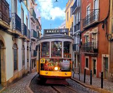 Contrastes de Lisbonne : tramway historique et promenade à pied à Príncipe Real et Graça
