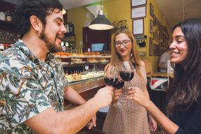 Barcelone : Tapas et vin, visite privée dans les tavernes traditionnelles