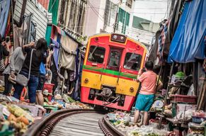 Bangkok : Excursion d'une journée à Damnoen Saduak, au marché des trains et à Mahanakhon
