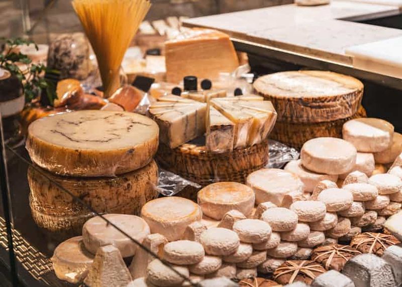 Lyon : visite culinaire de la vieille ville avec 6 dégustations de mets français et de vin