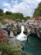 Motta Camastra : Alcantara River Jump and Canyoning Adventure (saut dans la rivière Alcantara et aventure dans le canyon)