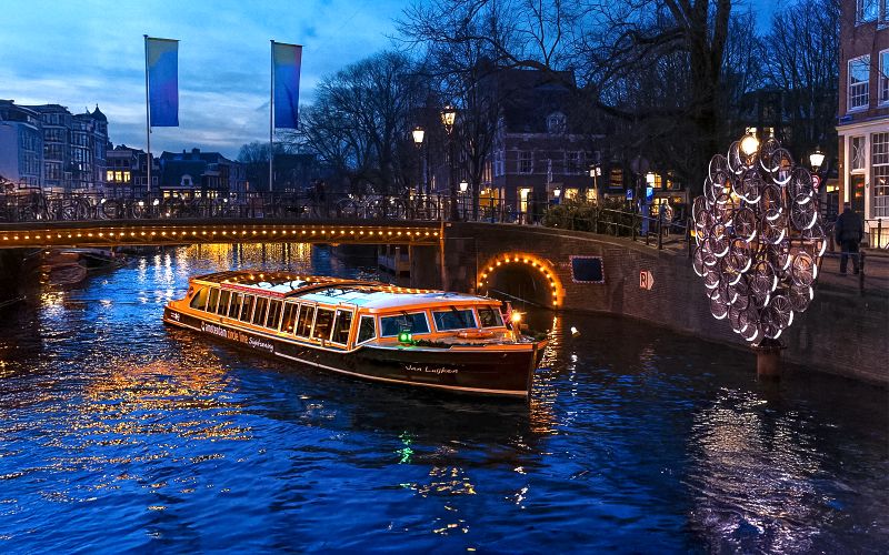 Croisière traditionnelle du festival des lumières d'Amsterdam avec options de boissons illimitées