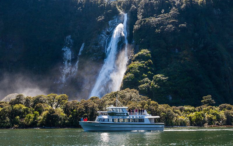Croisière en petit bateau dans le Milford Sound