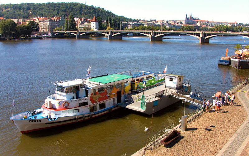 Croisière fluviale vers le zoo de Prague & Billets d'entrée