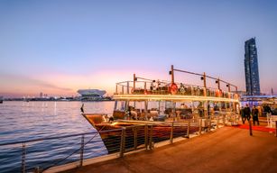 Dîner-croisière de luxe sur le canal de Dubaï avec La Perle Spectacle Gold Pass