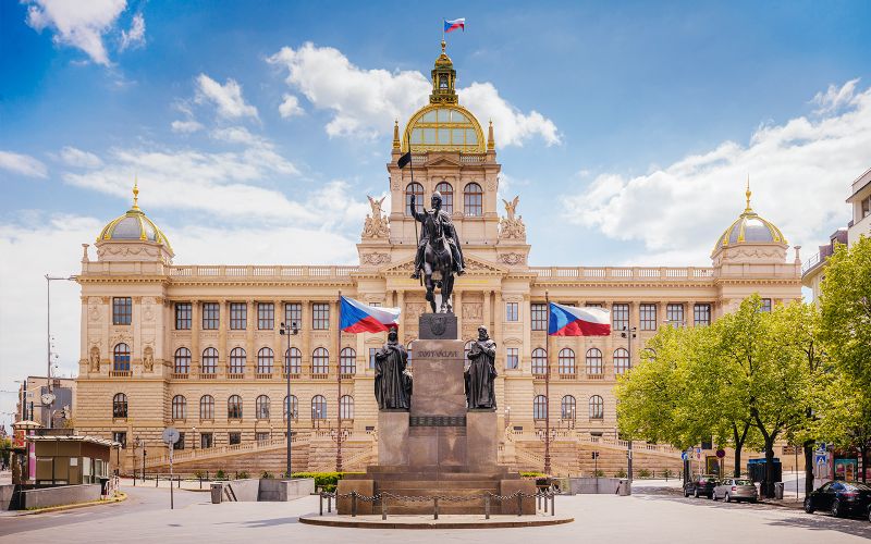 Billets d'entrée au Musée national de Prague avec visite guidée facultative de la vieille ville