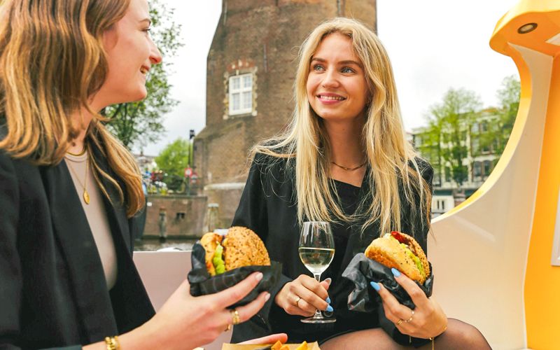 Amsterdam : Dîner-croisière Burger & 1 boisson gratuite