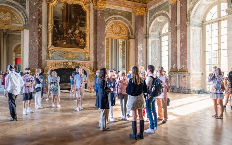 Au départ de Paris : visite guidée d'une journée complète du château de Versailles avec accès au domaine de la reine Marie-Antoinette
