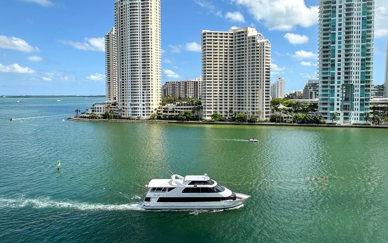 Croisière touristique en yacht de luxe dans la baie de Biscayne et à Celebrity Homes
