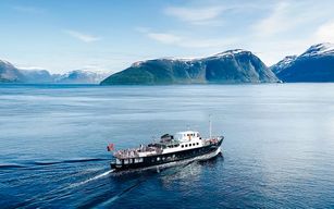 À partir d'Alesund : Visite du Hjorundfjord à bord d'un paquebot classique des fjords