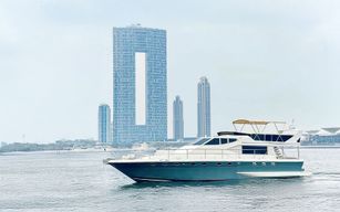 Depuis le port de Dubaï : Croisière en yacht de 1 h 30/2 h avec barbecue et collations