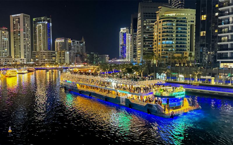 À partir de Dubai Marina : Dîner-croisière sur le Lotus Mega Yacht avec DJ direct et boissons illimitées