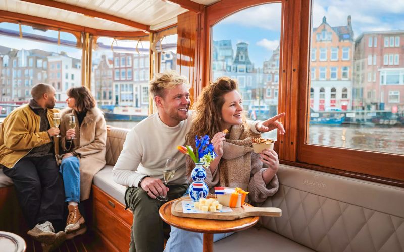 Amsterdam : Croisière romantique de luxe avec bulles et bouchées