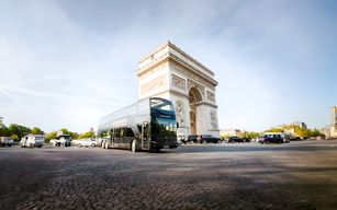 Depuis l'Arc de Triomphe : Déjeuner signature du Bustronome avec vue sur Paris