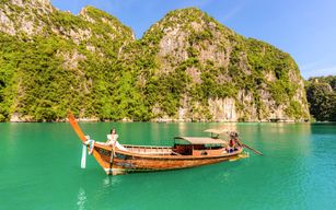 Au départ de Phi Phi : visite en bateau à longue queue de Maya Bay avec plongée au tuba