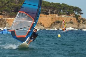 Cours de planche à voile à Sant Feliu de Guíxols