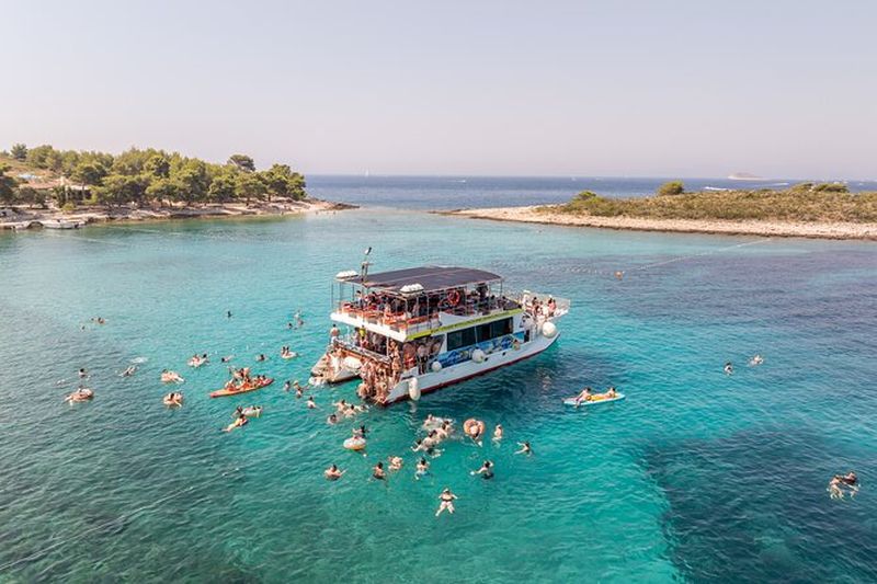 Excursion en bateau à Hvar, aux îles Pakleni et à Brac depuis Split ou Trogir