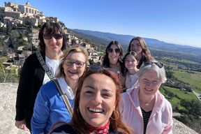 Excursion à travers les points forts de la Provence depuis Avignon avec dégustation de vin