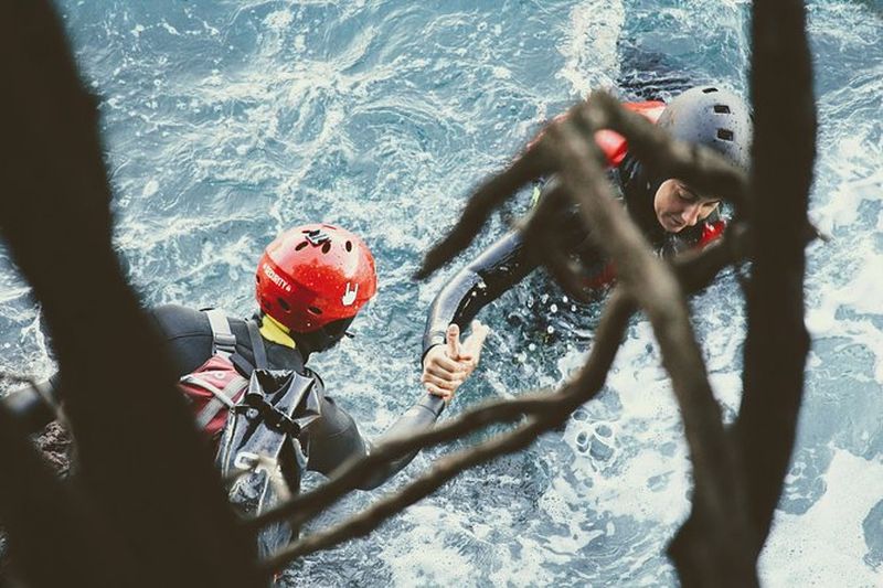 Expérience de coasteering à Portofino
