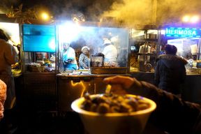 Visite nocturne de street food et boissons locales à Quito