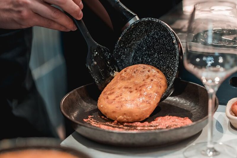 Cours de cuisine de tortilla espagnole à Madrid avec dégustation de vin