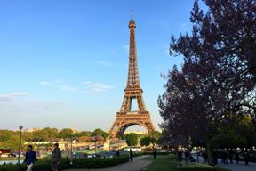 Visite guidée de la Tour Eiffel avec montée par les escaliers et accès optionnel au sommet