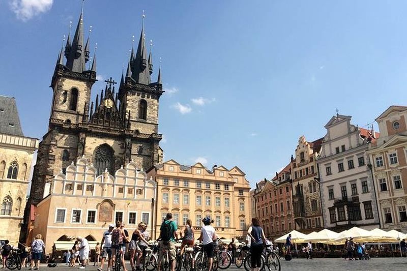 Balade en vélo électrique à Prague en petit groupe