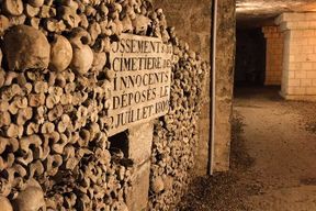 Visite guidée des zones restreintes des Catacombes de Paris pour petits groupes