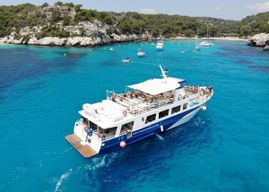 Excursion en bateau dans les criques du sud de Minorque avec déjeuner