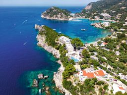 La vieille ville historique de Corfou et le palais d'Achilleion