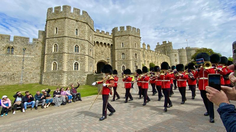 Windsor Castle, Stonehenge and Bath with lunch in a 14th-century pub