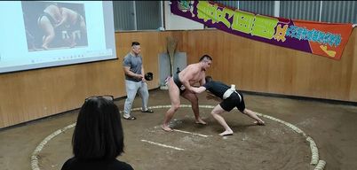 Expérience interactive de combat de sumo avec repas à Tokyo