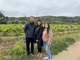 Visite guidée d'une demi-journée des caves et des vins des Terrasses du Larzac en minibus