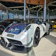 Visite des salles d'exposition de voitures de luxe à Dubaï avec dépose au Dubai Mall