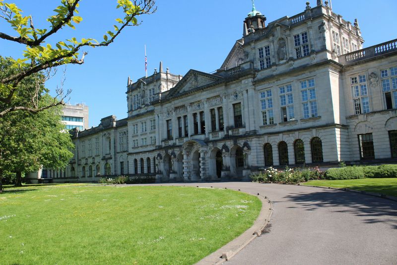 Visite privée d'une journée de Cardiff avec le musée St Fagans, le château de Cardiff et la baie de Cardiff