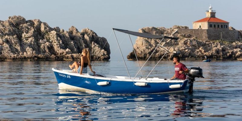 Elan pasara (Motorboat)