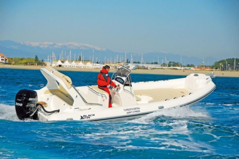 Location de bateau - Black Fin Blackfin 25 Elegance (Semi-rigid)