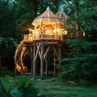 Cabane dans les Arbres avec Spa Privatif près de Bordeaux