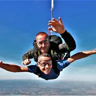 Saut en Parachute Tandem près de Clermont-Ferrand