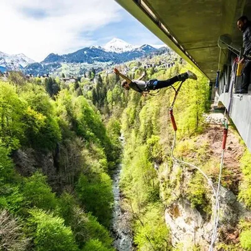 Saut à l'élastique à Saint-Gervais face au Mont-Blanc